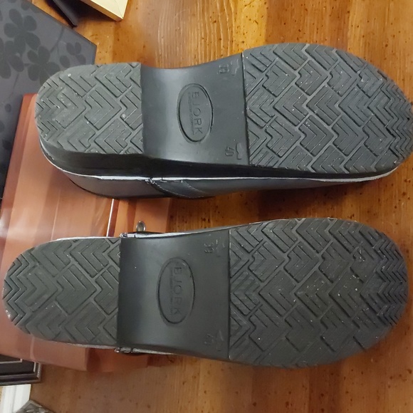 Clogs - Picture 2 of 2